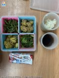 糙米+咖哩雞+油豆腐+四季豆+油菜+仙草湯+果汁
